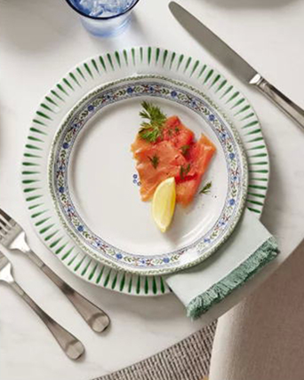 DINING & ENTERTAINING